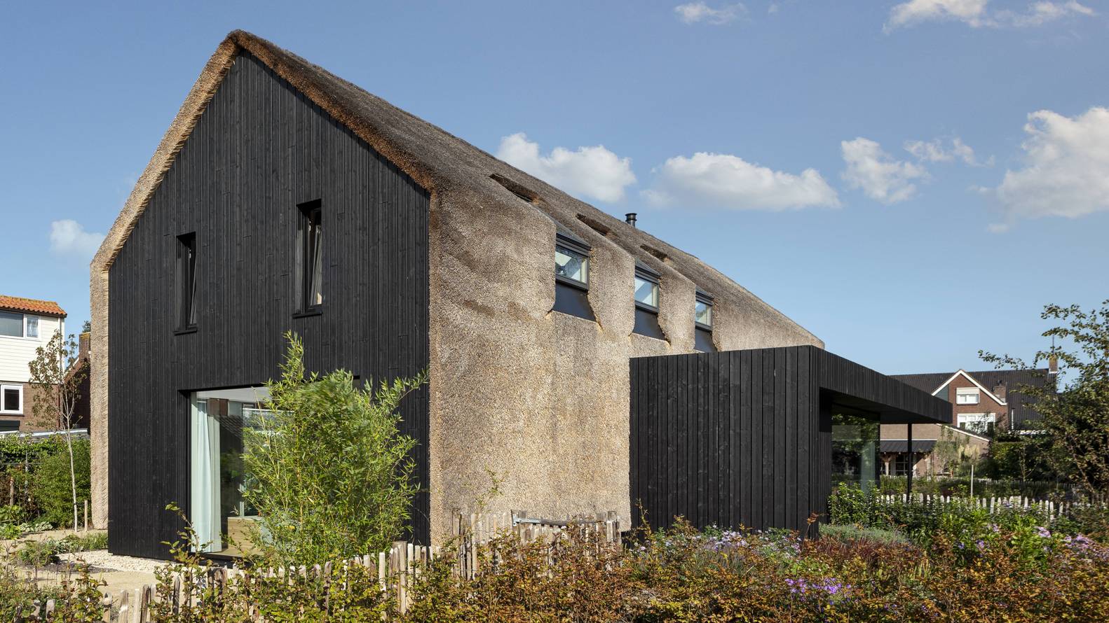 Villa Benthuizen by Arjen Reas Architects