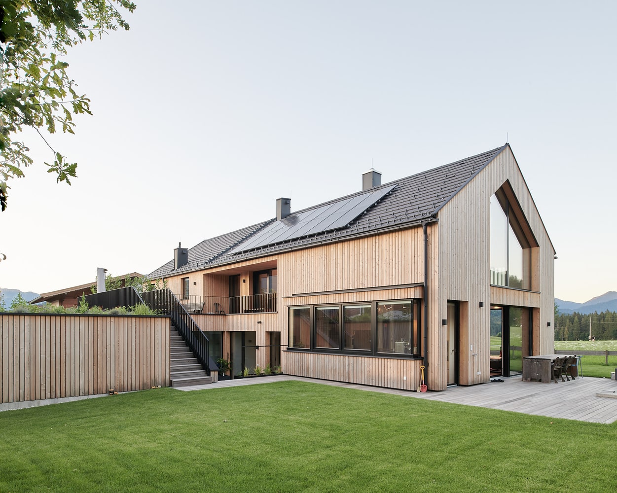 Na wsi, wśród zieleni w bliskości z naturą by SNOW Architektur in Austria