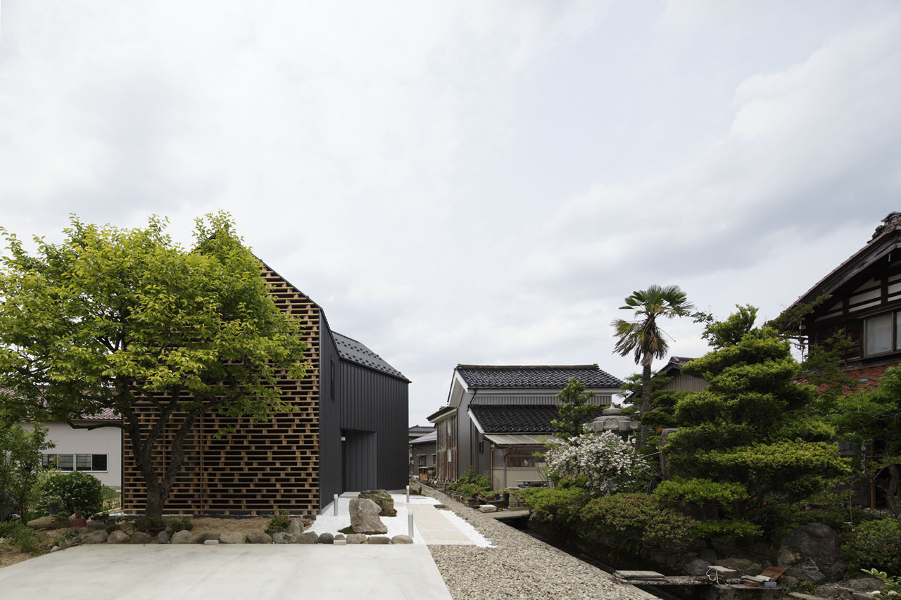 House in Kaga by AE5 partners