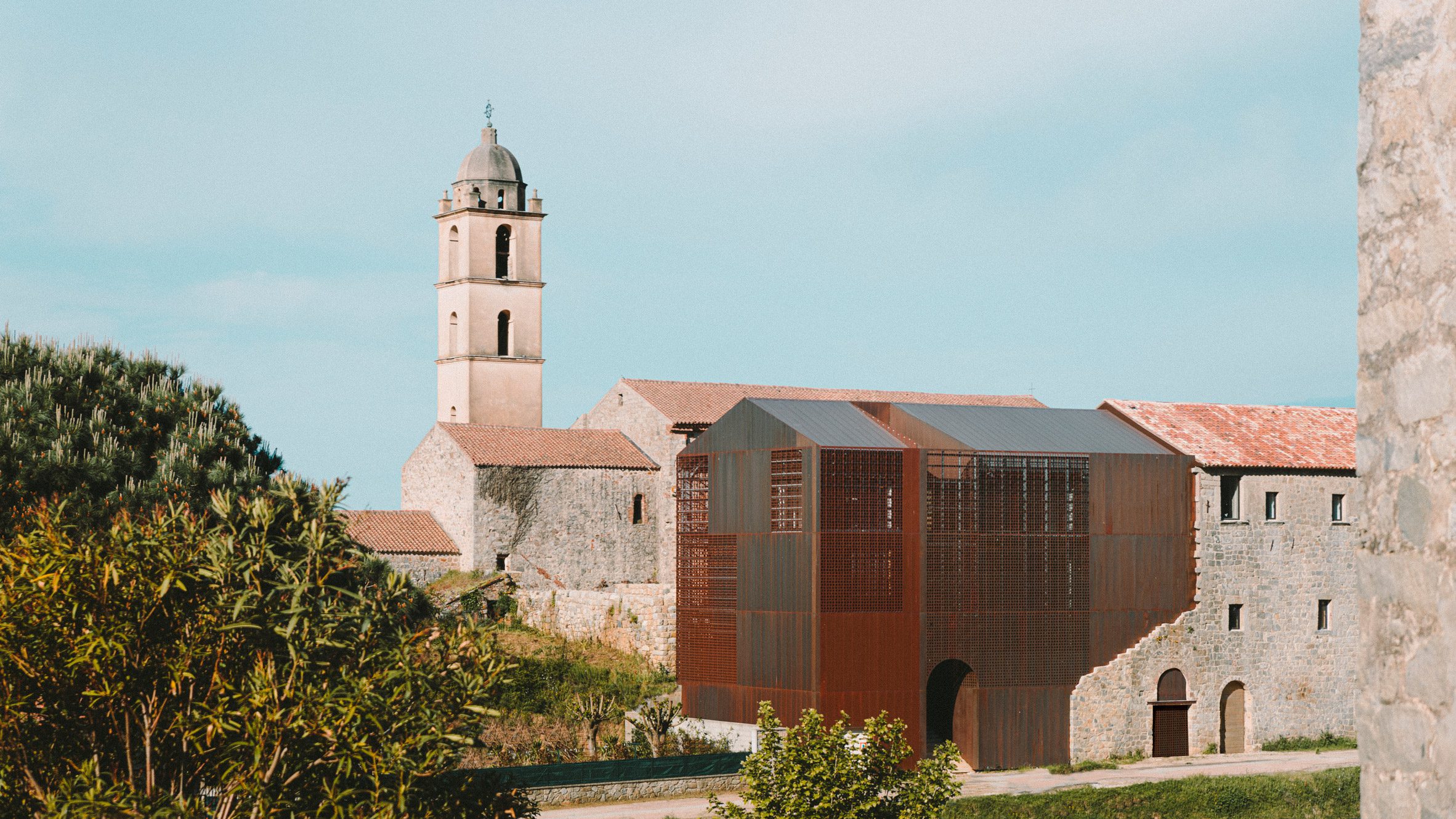 O miedzi by Amelia Tavella Architectes