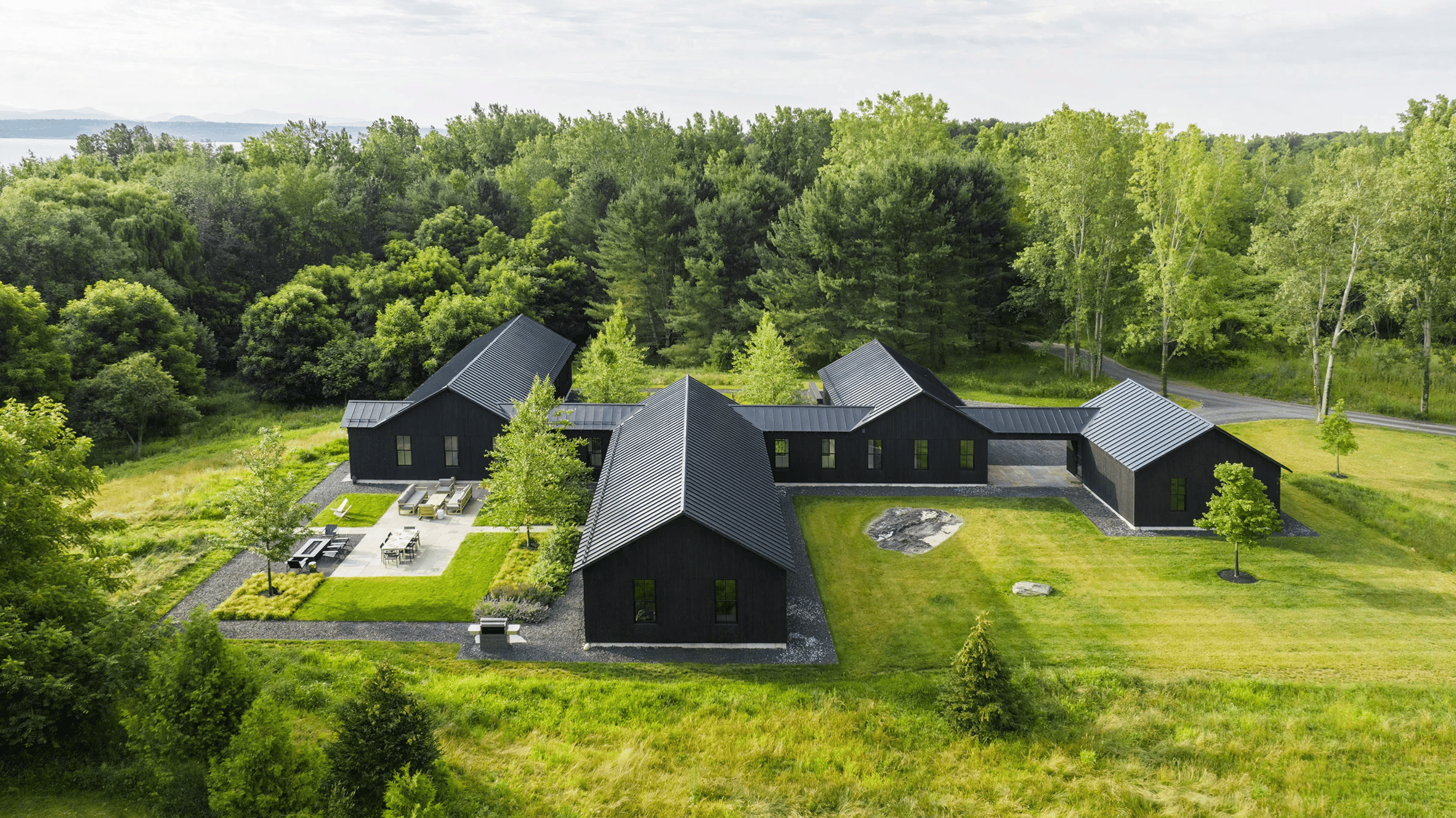 Zespół czarnych STODÓŁ Birdseye