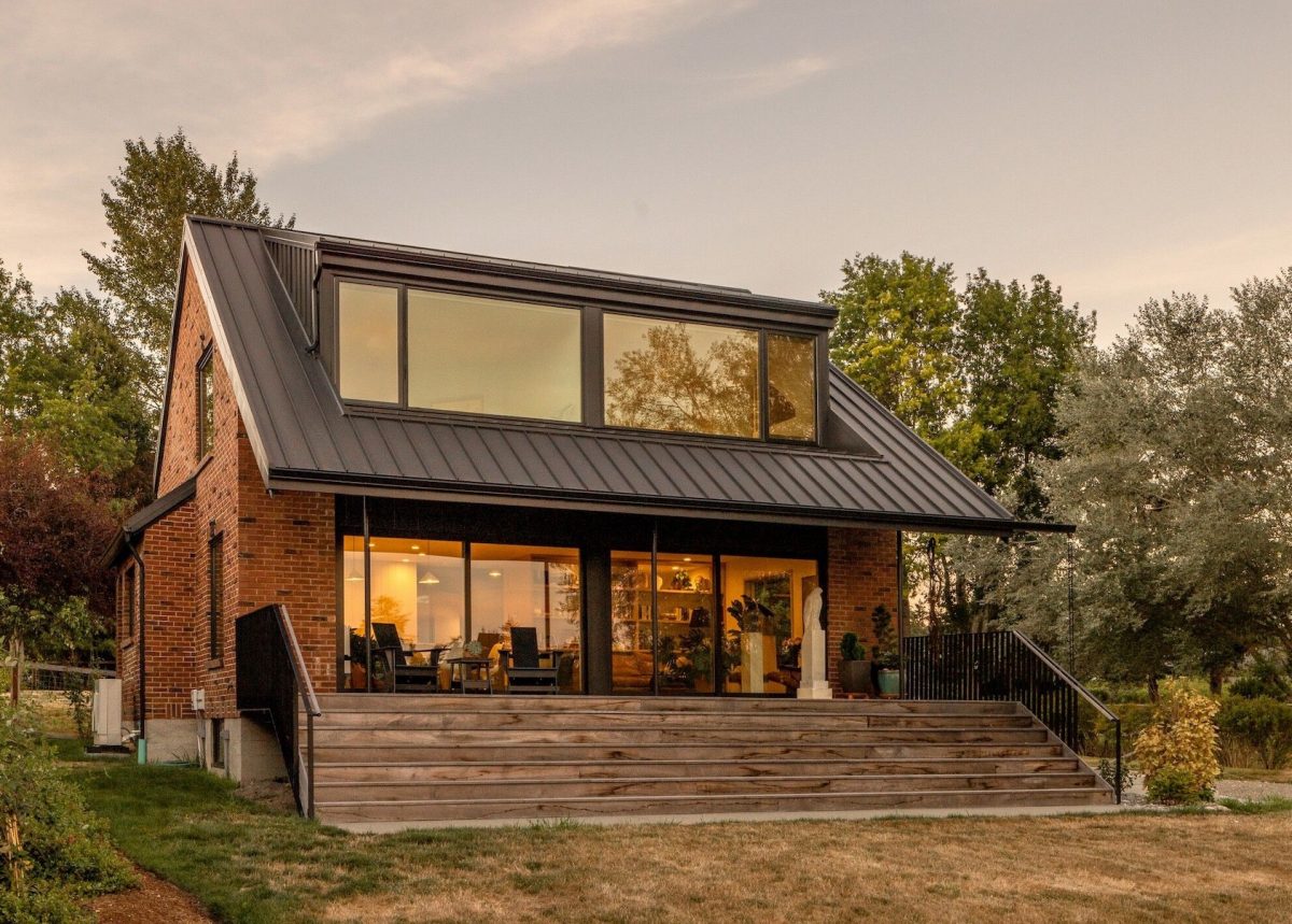 Dyes Inlet Farmhouse and Boat Bunker