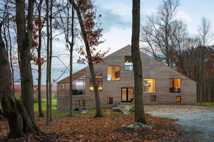 House Between Forest and Field, nArchitects