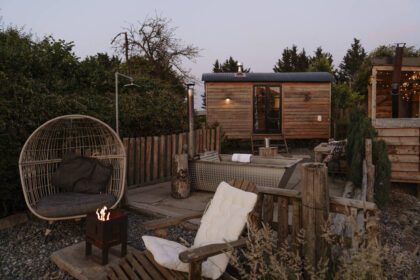 Tom's Hut, Canopy & Stars