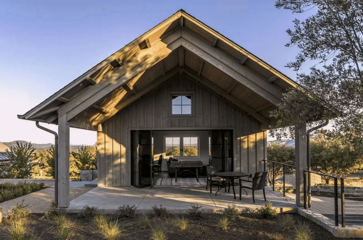 Sonoma County Retreat Wade Design Architects reinterpretacja klasycznego wiejskiego domu