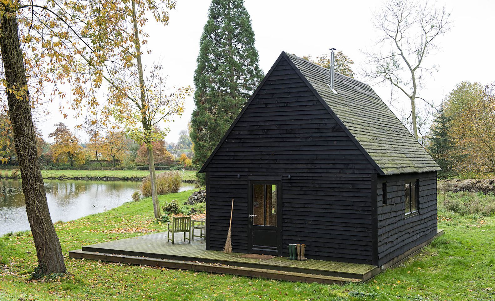 The Woodland Cabin o powierzchni 35 m2 by De Rosse Architects in Belgia